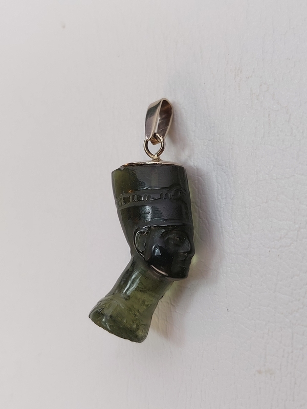 Přívěšek z vltavínu s ouškem z bílého zlata