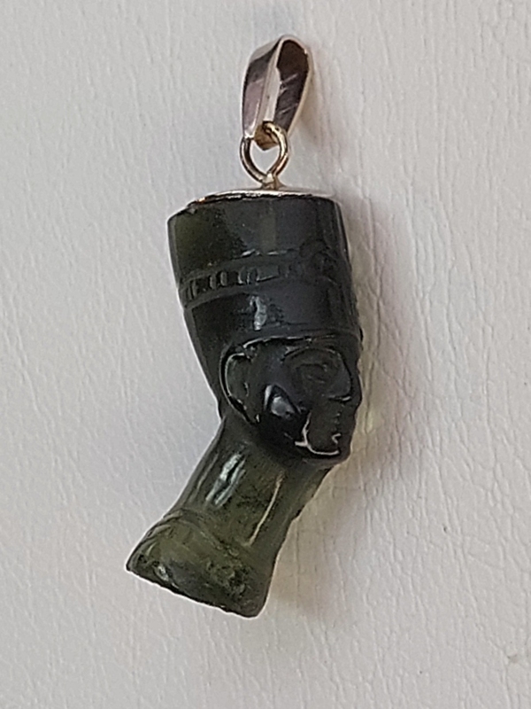 Přívěšek z vltavínu s ouškem z bílého zlata