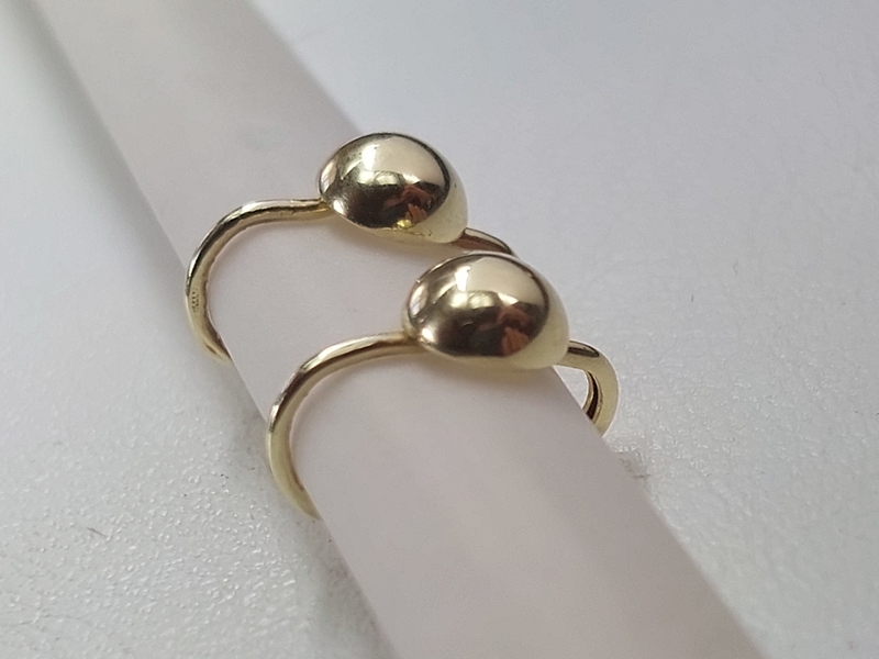 Zlaté dětské naušnice s kuličkou