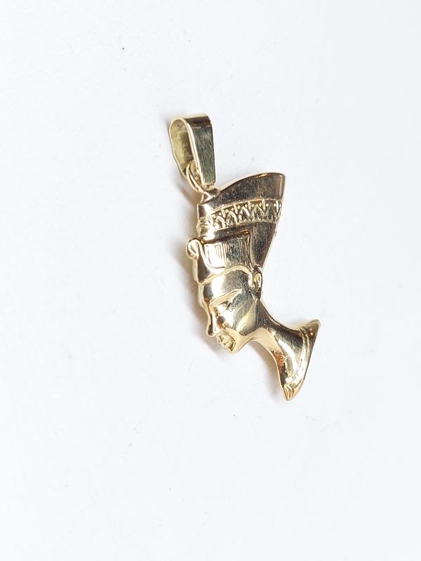 Zlatý přívěšek Nefertiti