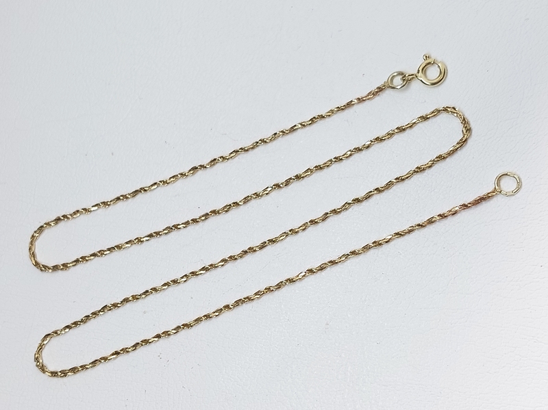 Zlatý řetízek ozdobný