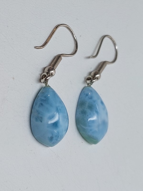 Stříbrné naušnice s larimarem