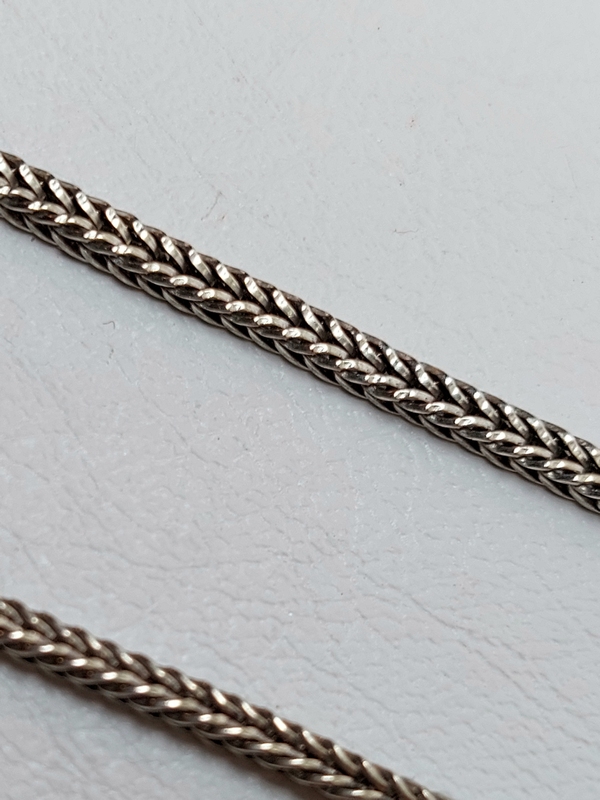 Stříbrný náramek pletený