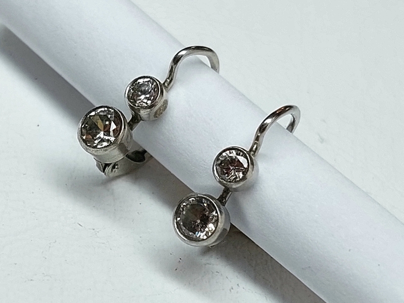 Stříbrné naušnice s bílými zirkony