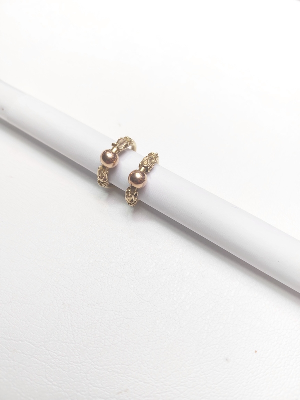 Zlaté kruhy zdobené