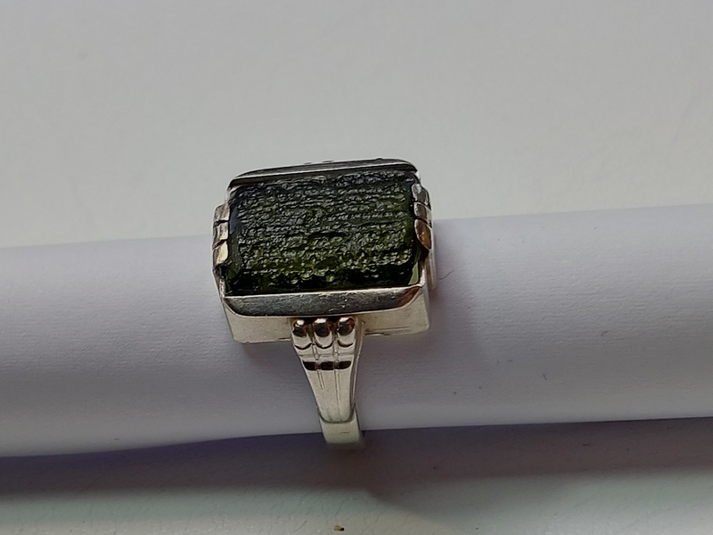 Stříbrný pánský prsten s vltavínem