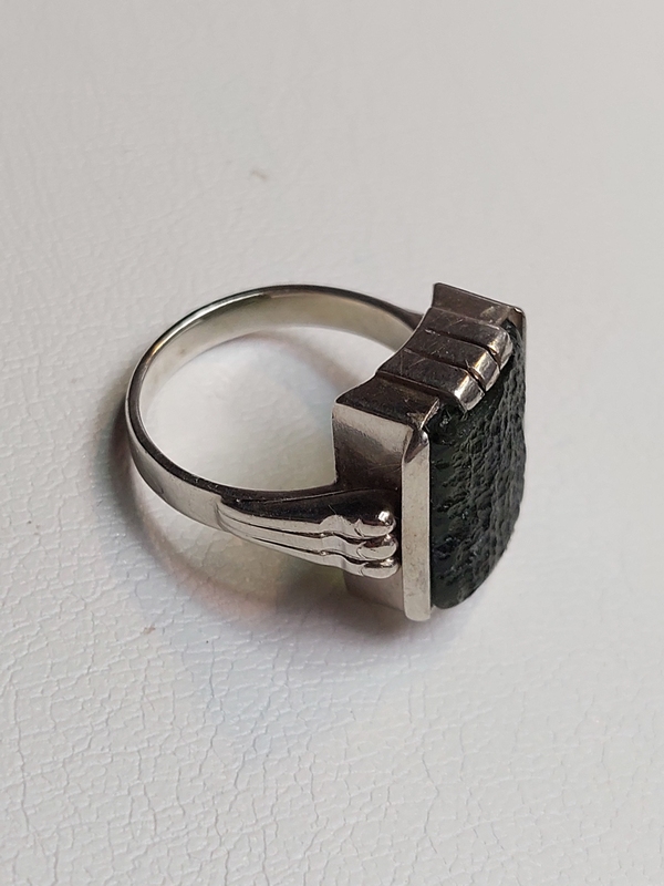 Stříbrný pánský prsten s vltavínem