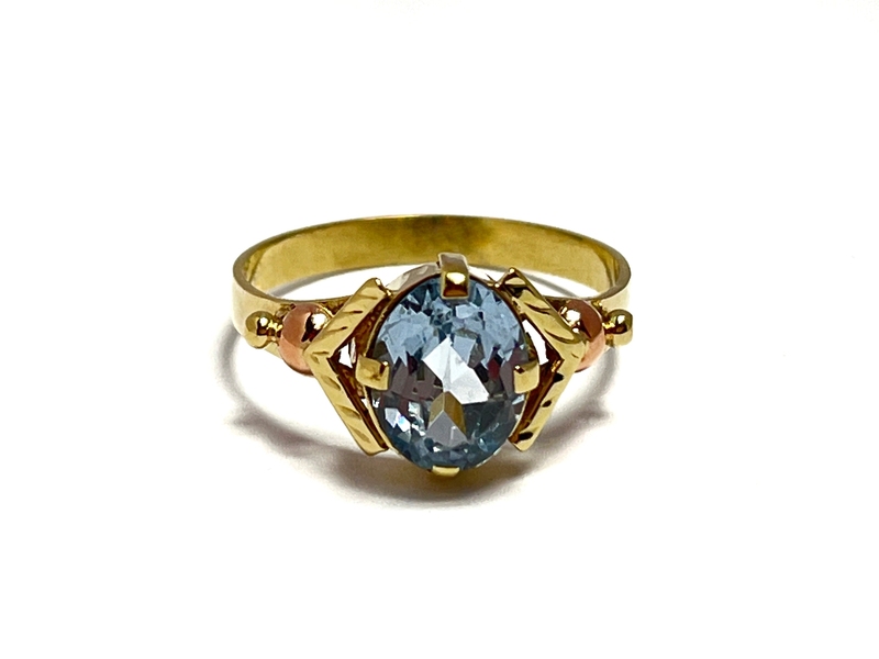 Zlatý prsten s blankytně modrým kamenem