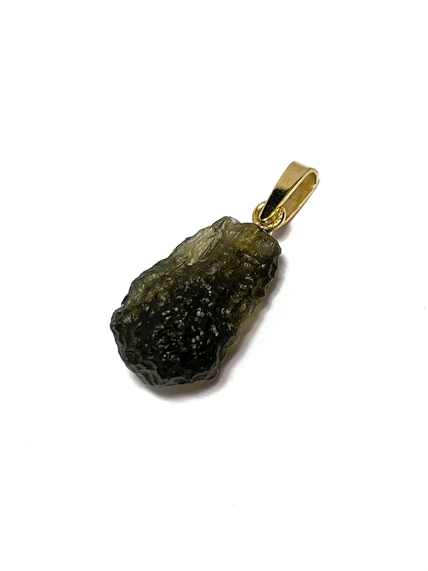 Přívěšek z přírodního vltavínu s ouškem ze žlutého zlata 