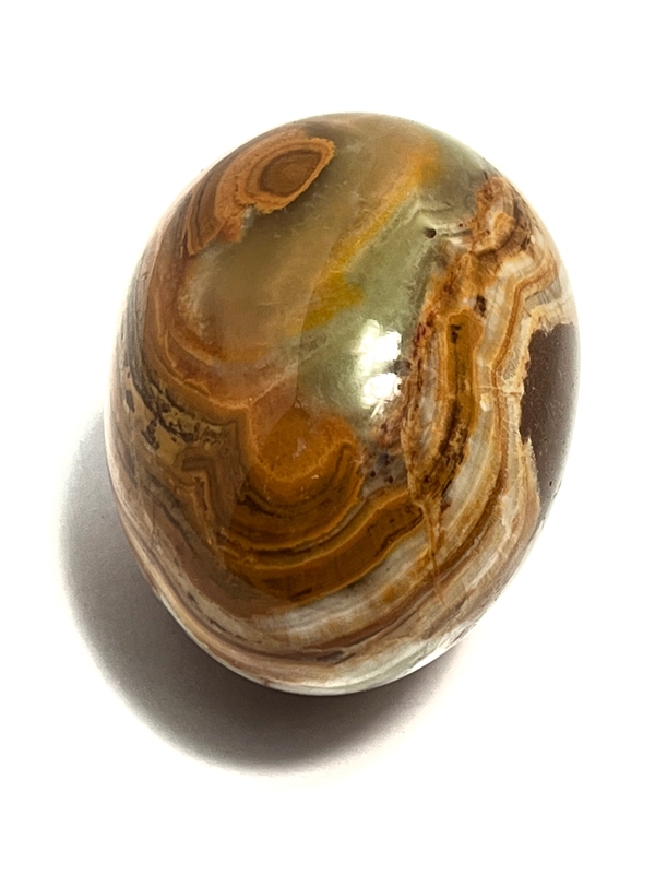 Opracovaný kámen do tvaru vejce, jaspis