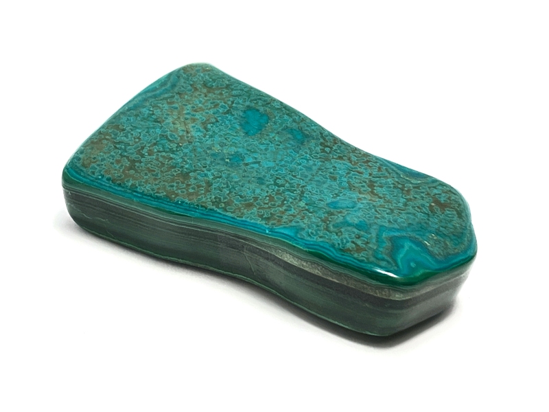 Opracovaný kámen, tyrkys v malachitu