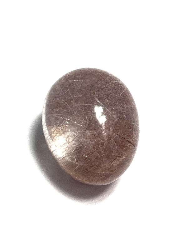 Opracovaný kámen do tvaru vejce, křišťál s rutilem