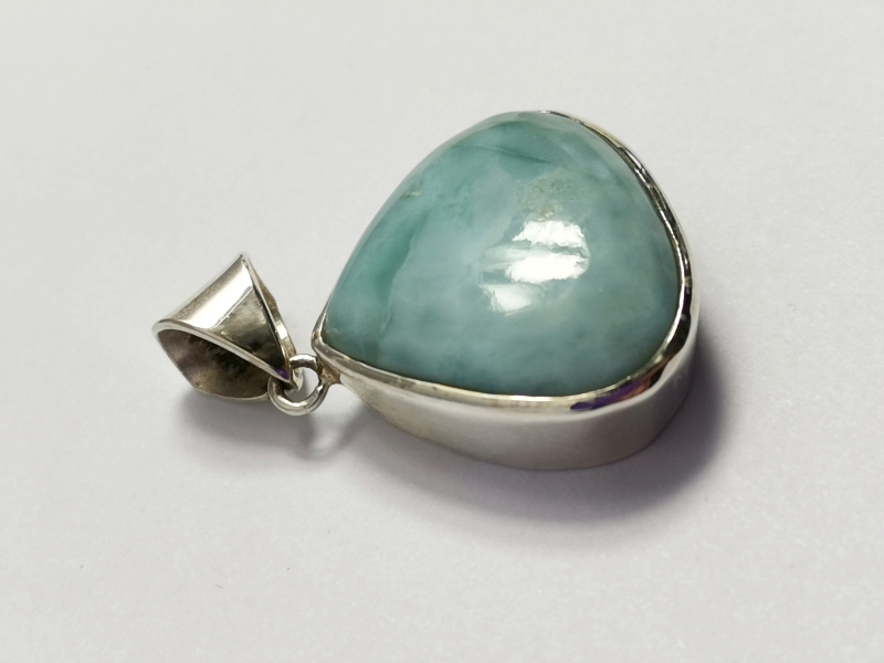 Stříbrný přívěsek s larimarem