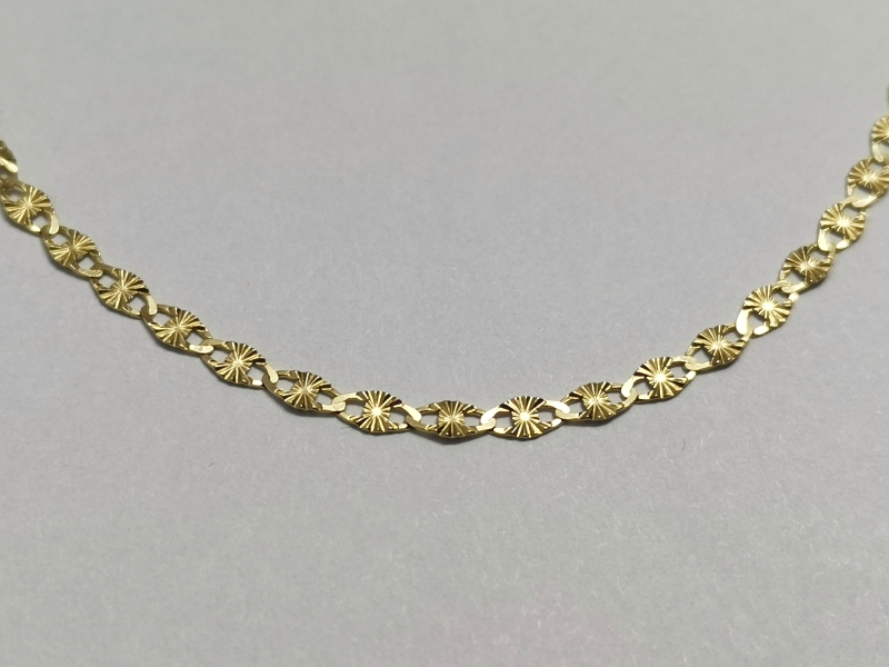 Zlatý řetízek ozdobný