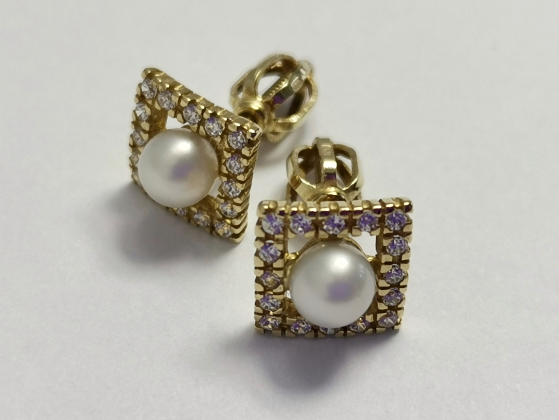 Zlaté naušnice s perlou a bílými zirkony na šroubek