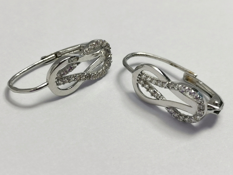 Luxusní zlaté naušnice z bílého zlata 