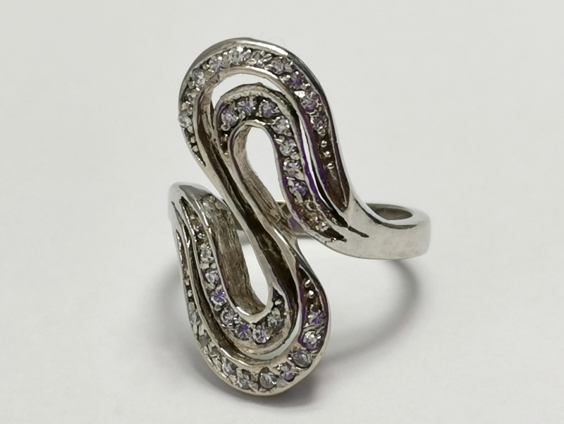 Exkluzívní stříbrný prsten se zirkony