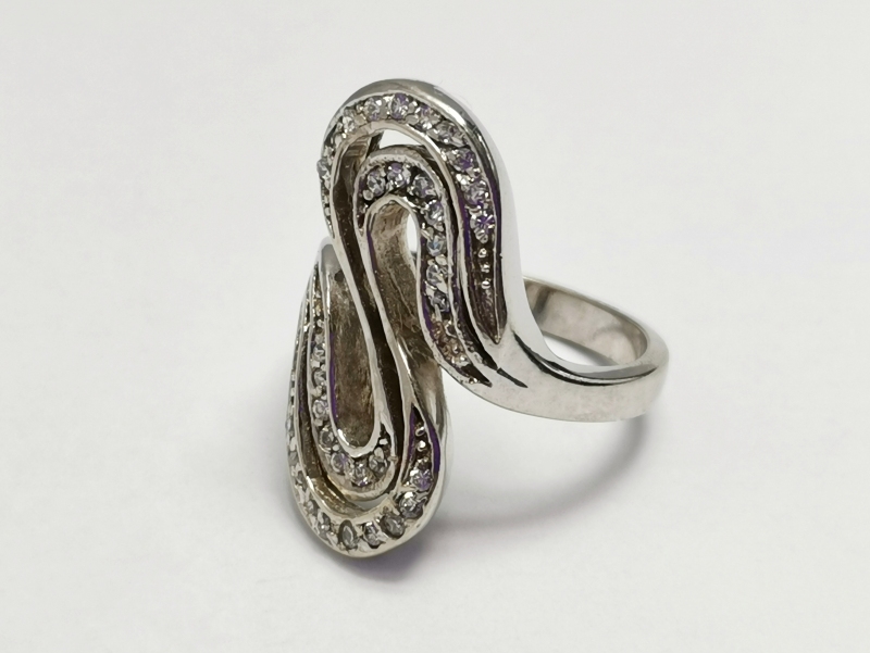 Exkluzívní stříbrný prsten se zirkony