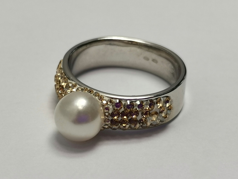 Stříbrný prsten se žlutými krystaly Swarovski a perlou