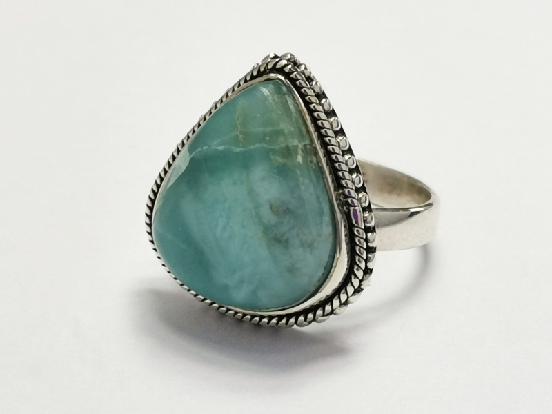 Stříbrný prsten s larimarem