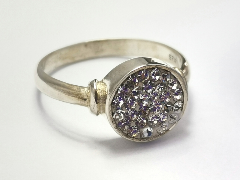 Stříbrný prsten s bílými krystaly Swarovski 