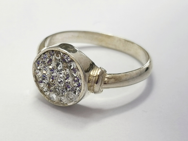 Stříbrný prsten s bílými krystaly Swarovski 