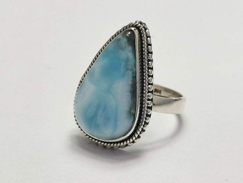 Stříbrný prsten s larimarem