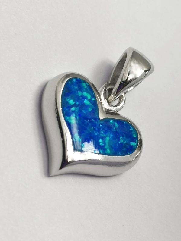 Stříbrný přívěsek - srdce s opálem, rhodiovaný