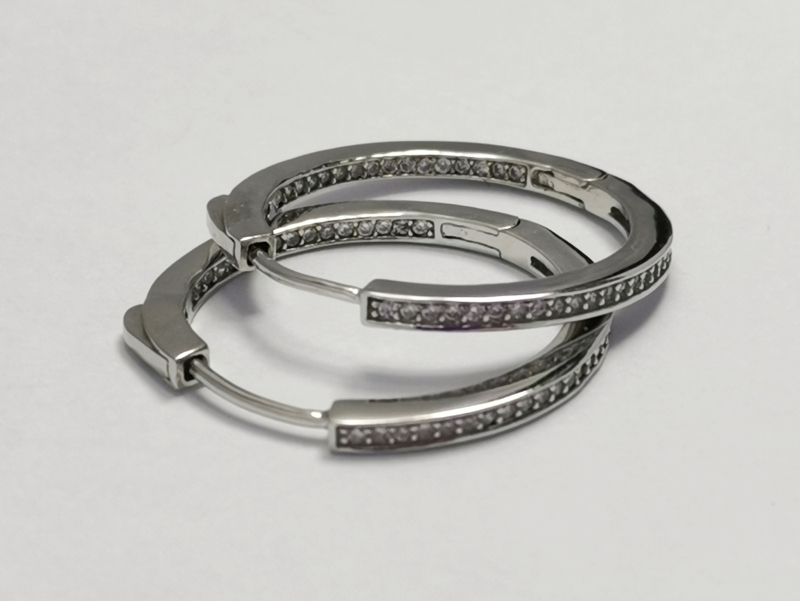 Stříbrné kruhy s bílými zirkony, rhodiované