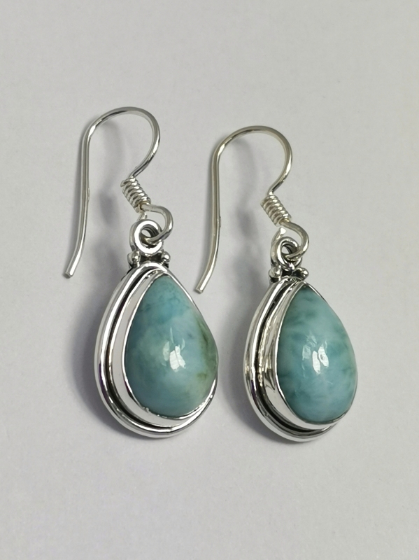 Stříbrné naušnice s larimarem
