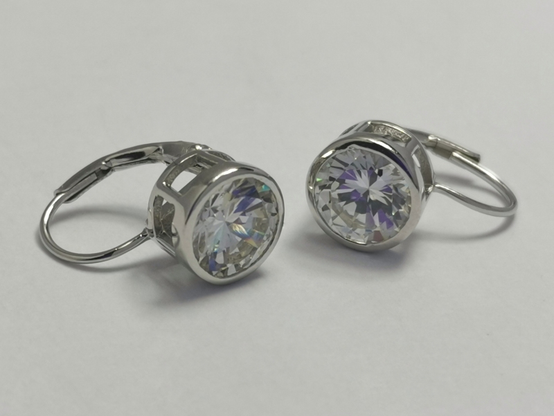 Stříbrné naušnice s velkým bílým zirkonem