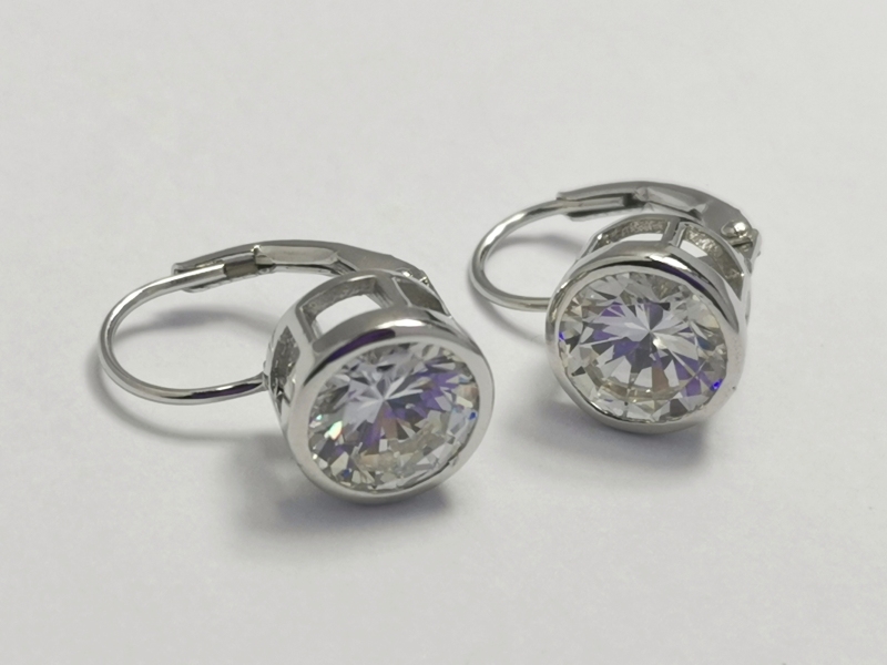Stříbrné naušnice s velkým bílým zirkonem