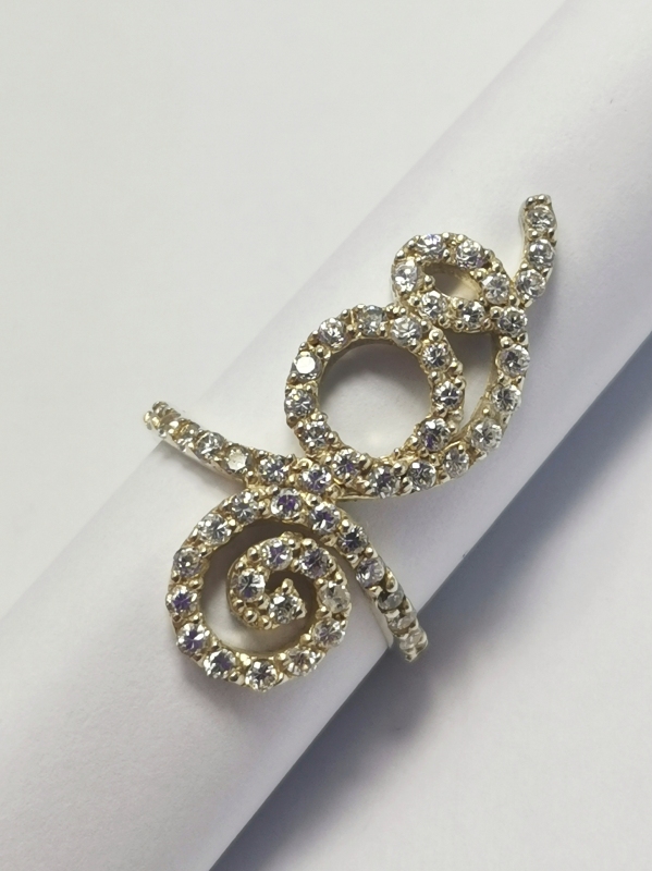 Stříbrný prsten se zirkony