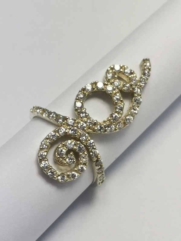 Stříbrný prsten se zirkony