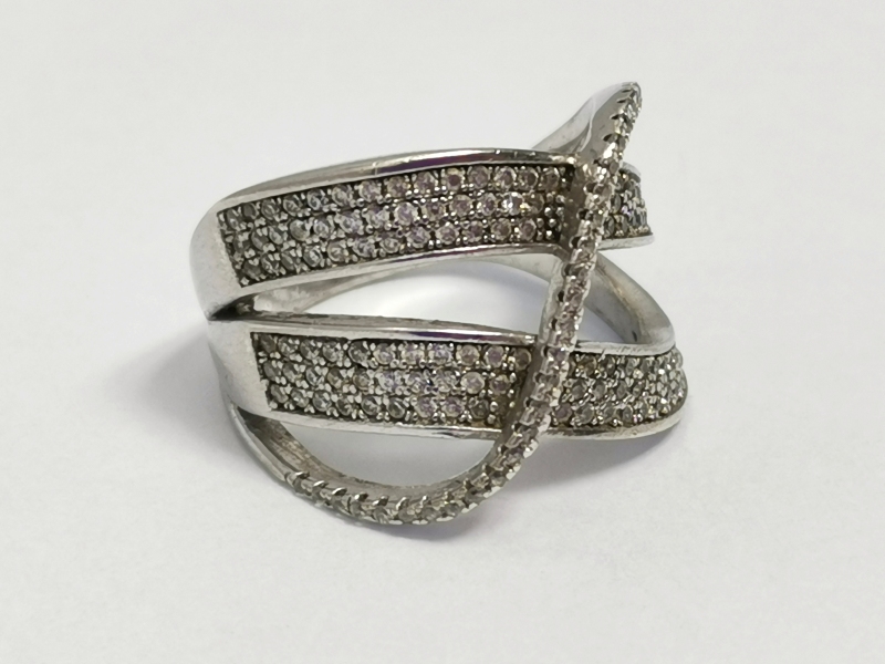 Stříbrný prsten se zirkony, rhodiovaný