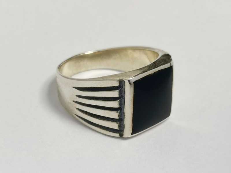Stříbrný pánský prsten s přírodním onyxem