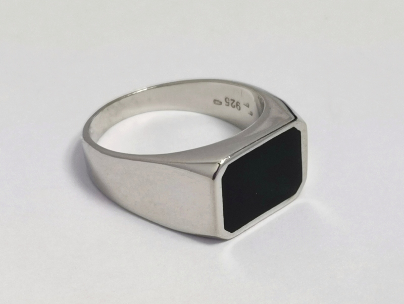 Stříbrný pánský prsten s přírodním onyxem