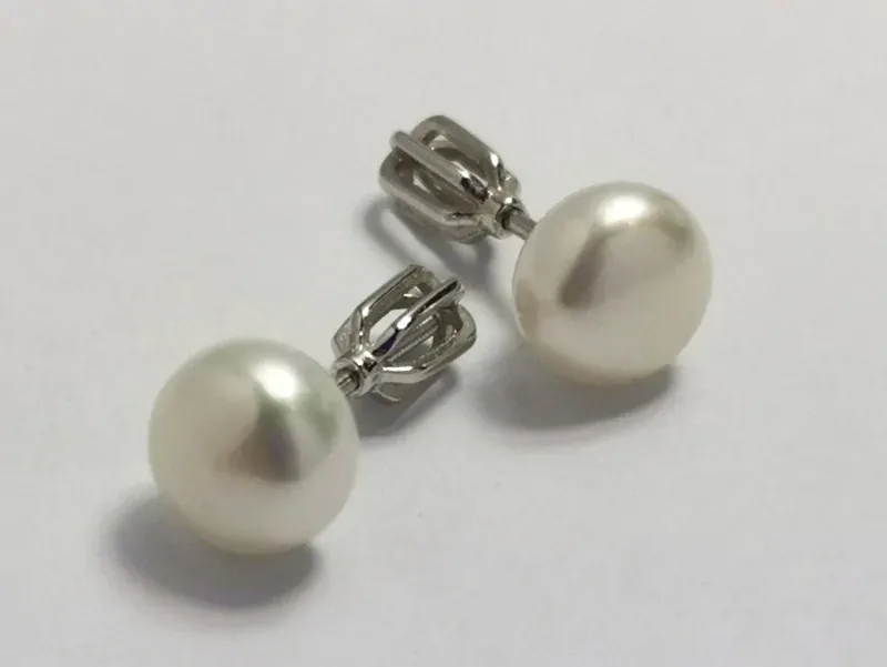 Stříbrné naušnice s perlou