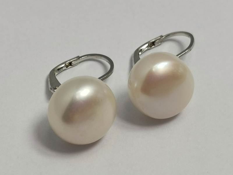 Stříbrné naušnice s perlou