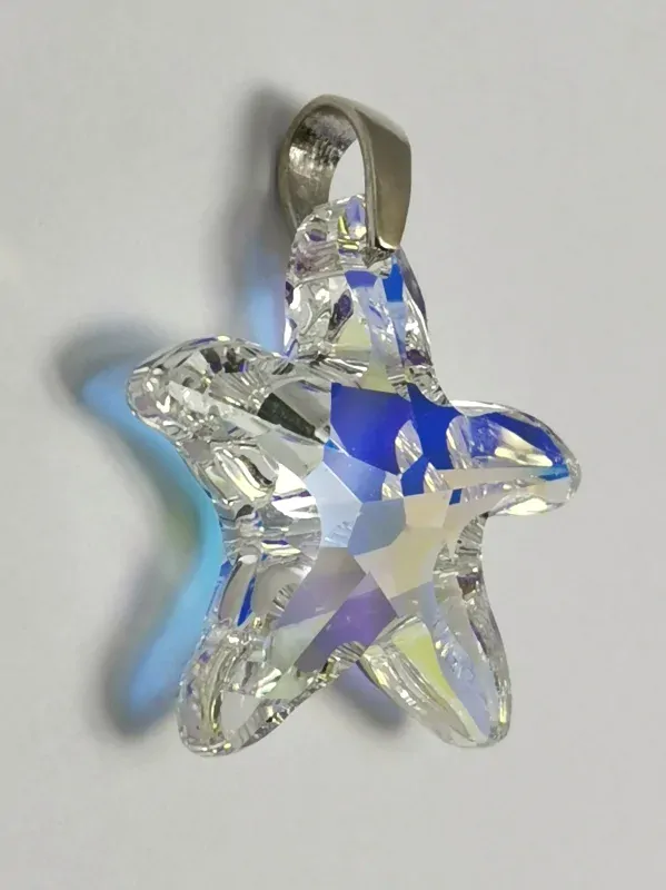 Přívěs se swarovski křišťálem ve tvaru mořské hvězdice