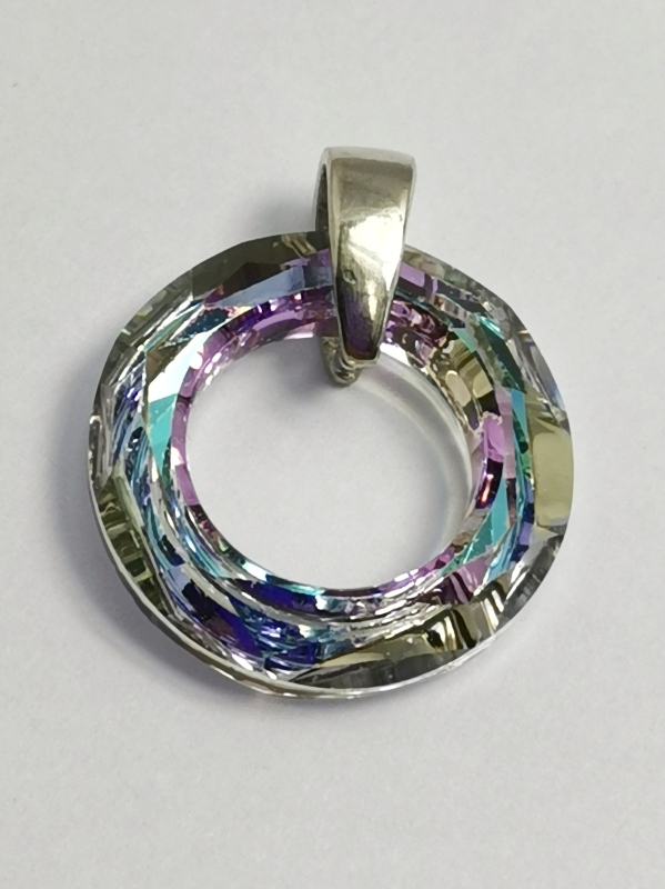 Přívěs se swarovski křišťálem ve tvaru kolečka