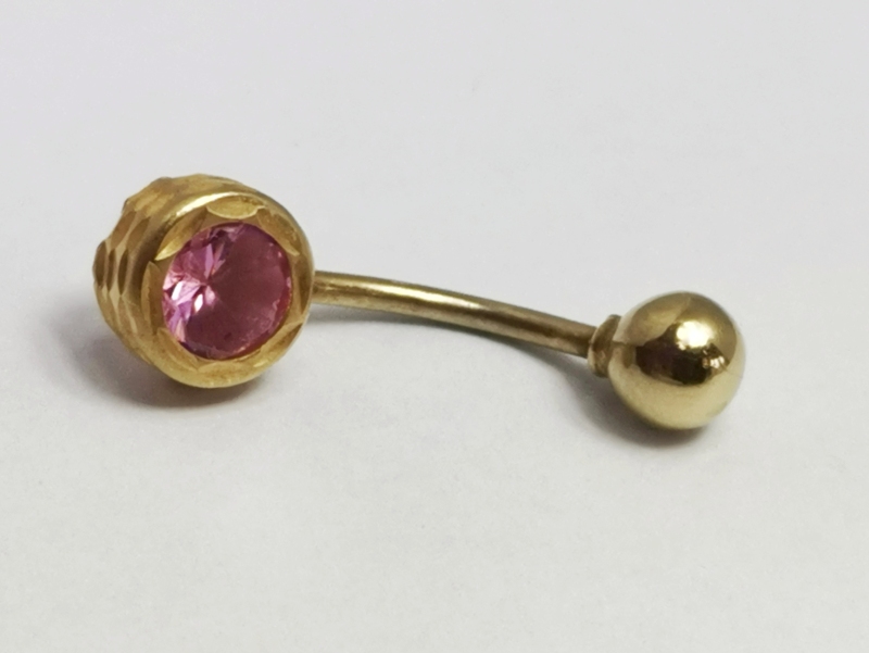 Piercing do pupíku zlatý