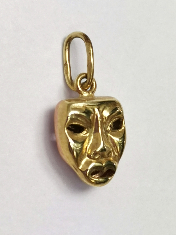 Zlatý přívěs divadelní maska