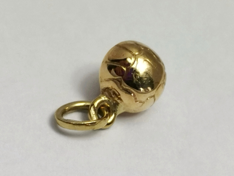 Zlatý přívěs fotbalový míč