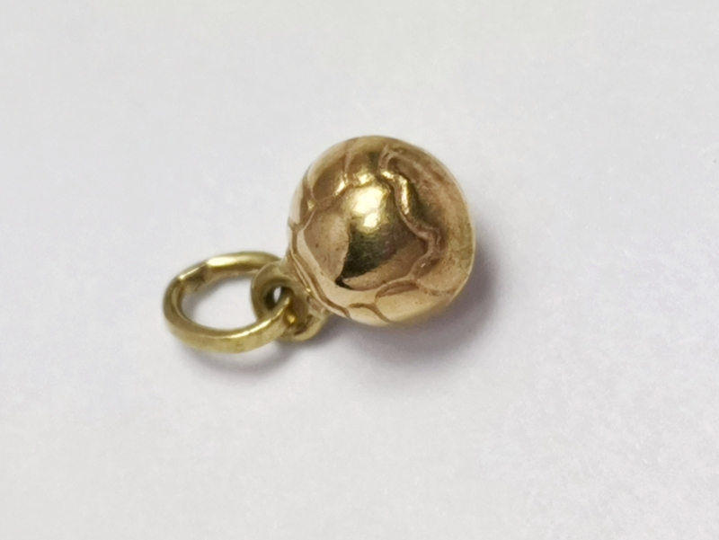 Zlatý přívěs fotbalový míč