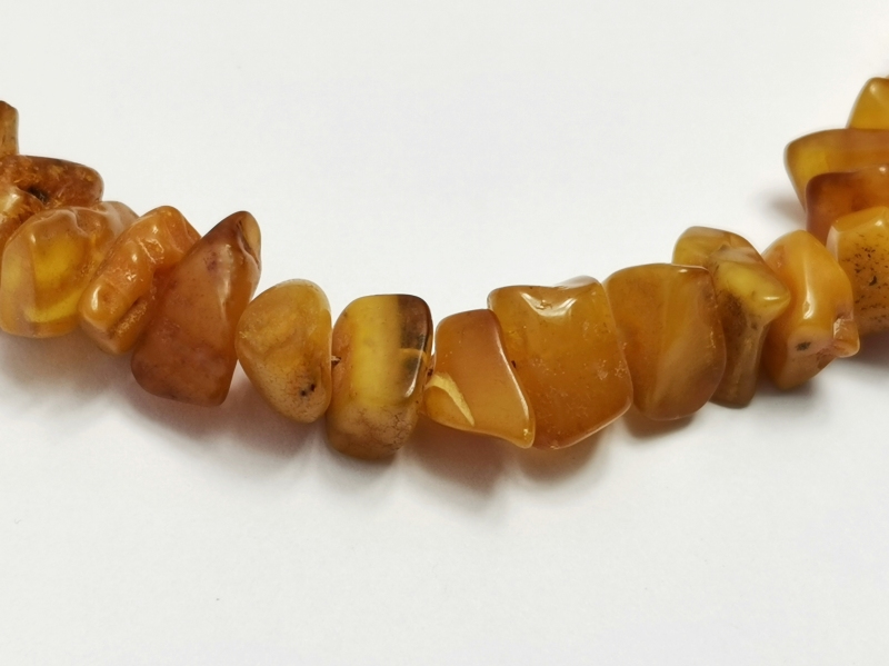 Náhrdelník z jantaru medové barvy