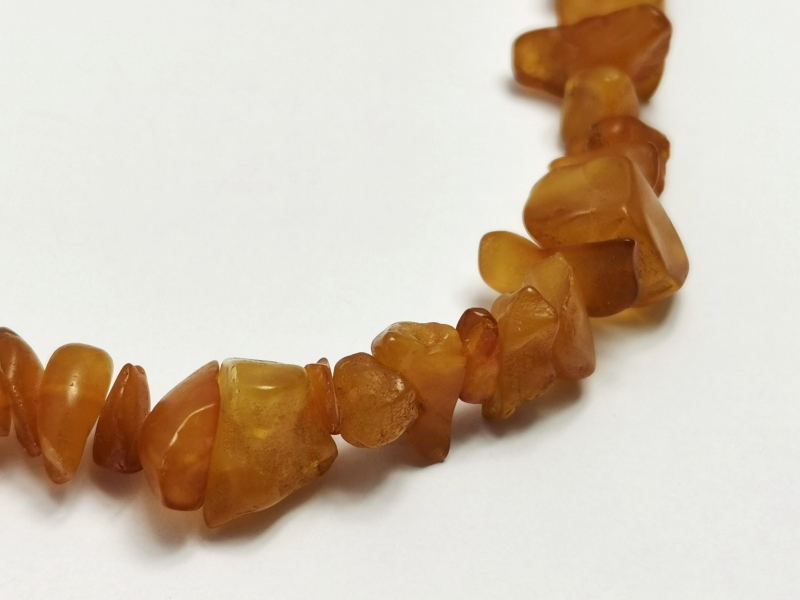 Náhrdelník z jantaru medové barvy