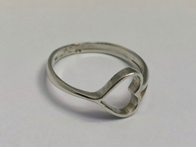 Stříbrný dámský prsten - autorský šperk Jiřího Moravce