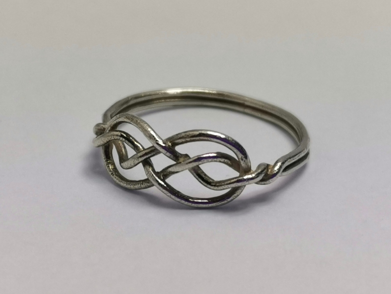 Stříbrný dámský prsten - autorský šperk Jiřího Moravce