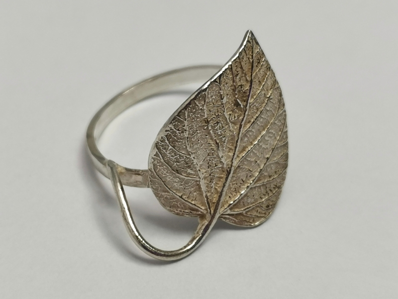 Stříbrný dámský prsten - autorský šperk Jiřího Moravce